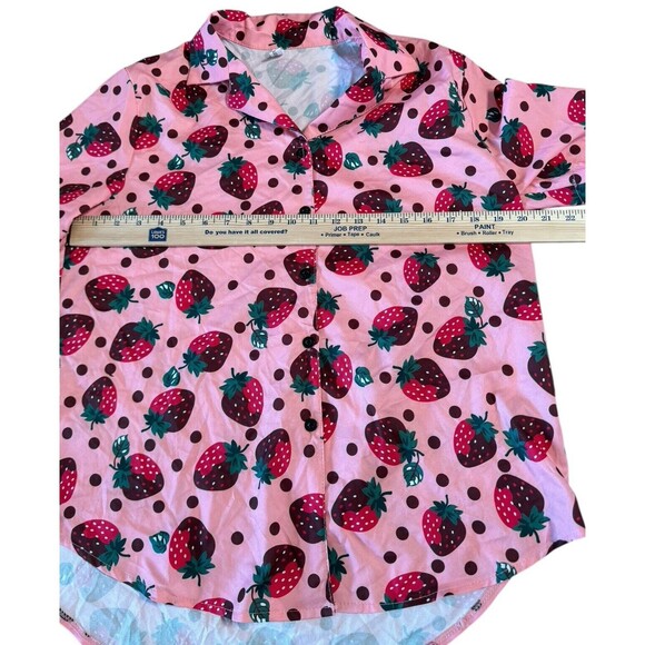 Valentine’s Day Chocolate Covered Strawberries Pink Button Up Shirt Size Medium - Picture 4 of 7